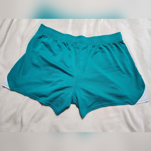 4 Pairs of C9 Champion shorts - Picture 6 of 11